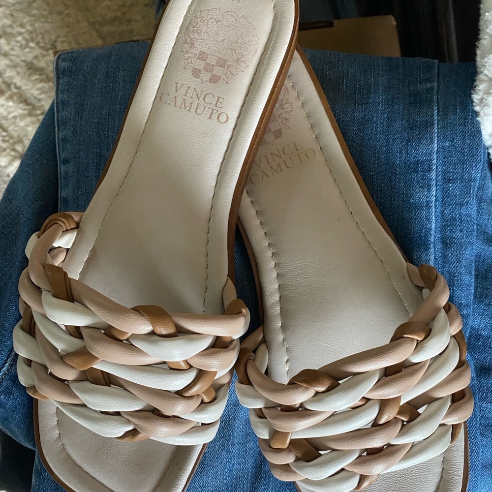 Vince Camuto 11 sandals beige tan cream